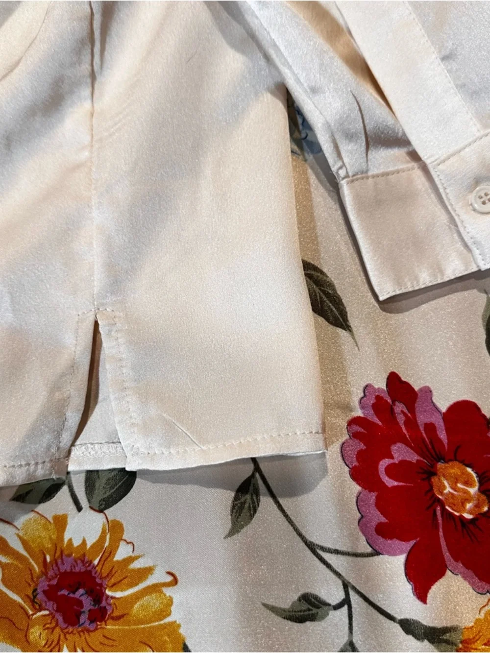 MISSGUIDED ELEGANT CREAM SATIN LONG-SLEEVED BUTTON DOWN OVERSIZED SHIRT US 4 - Picture 6 of 7